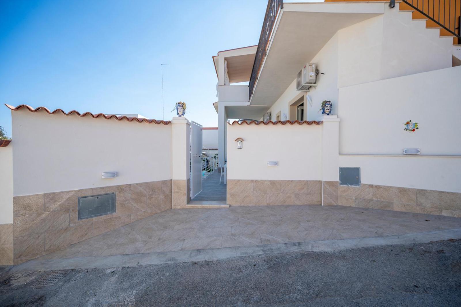 Profumi Di Sicilia - Fontane Bianche Apartment Bagian luar foto